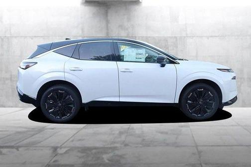 White / Black 2026 Nissan Murano Platinum