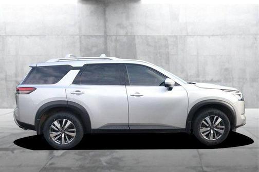 Brilliant Silver Metallic 2025 Nissan Pathfinder SL
