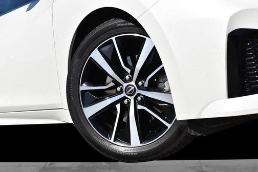 2023 Nissan Maxima SV