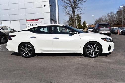 2023 Nissan Maxima SV