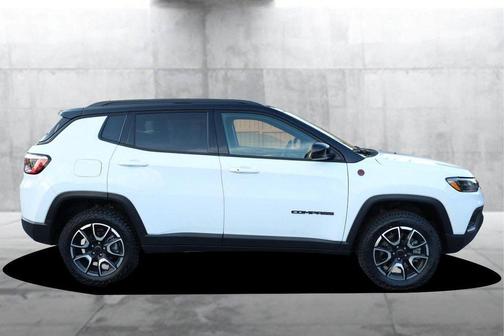 Bright White Clearcoat 2025 Jeep Compass Trailhawk