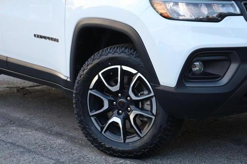 Bright White Clearcoat 2025 Jeep Compass Trailhawk