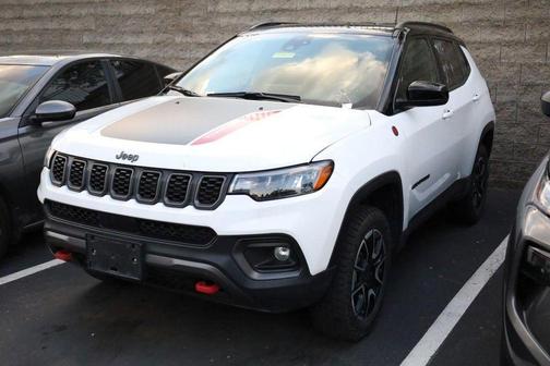 Bright White Clearcoat 2025 Jeep Compass Trailhawk