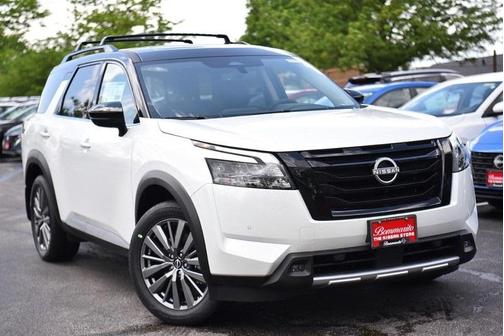2025 Nissan Pathfinder SL