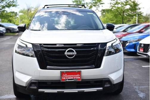2025 Nissan Pathfinder SL