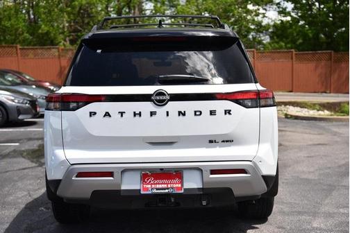 2025 Nissan Pathfinder SL