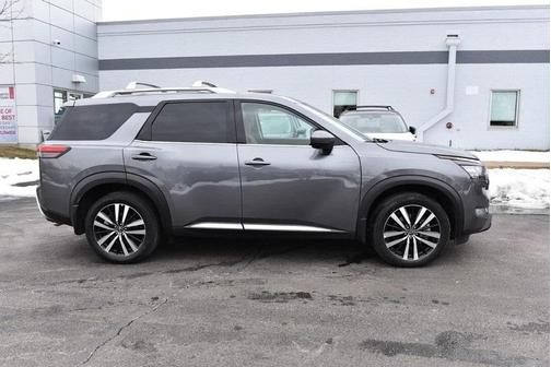 2025 Nissan Pathfinder Platinum