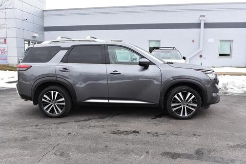 2025 Nissan Pathfinder Platinum