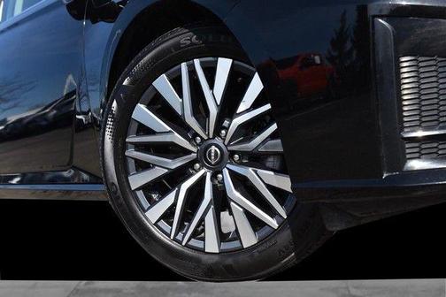 Super Black 2025 Nissan Altima SV