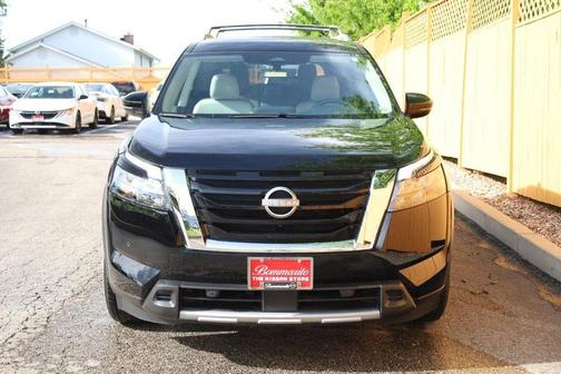 Super Black 2025 Nissan Pathfinder SL
