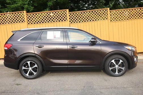 Walnut 2018 Kia Sorento EX