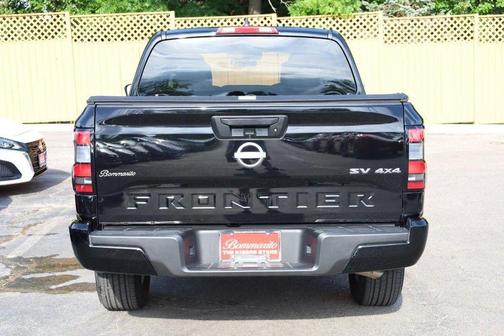 Black 2022 Nissan Frontier SV