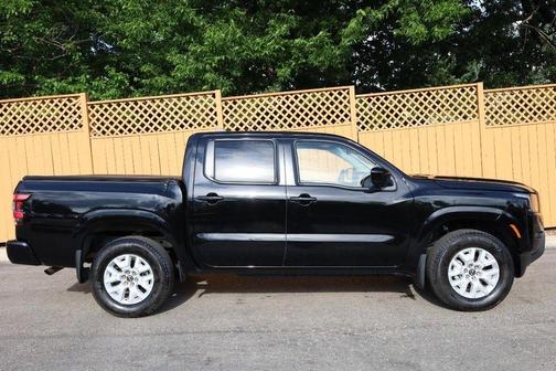 Black 2022 Nissan Frontier SV