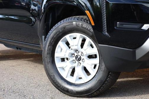 Black 2022 Nissan Frontier SV