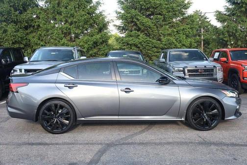 Gun Metallic 2022 Nissan Altima 2.5 SR