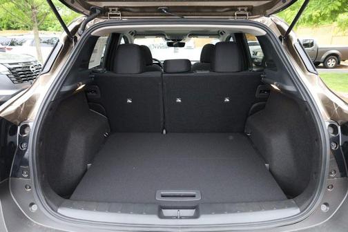 Canyon Bronze M 2026 Nissan Kicks SV