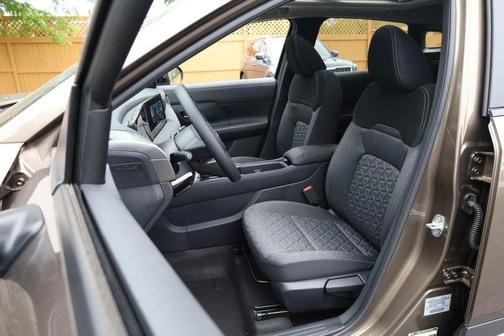 Canyon Bronze M 2026 Nissan Kicks SV