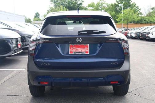 Deep Blue Pearl 2025 Nissan Kicks SV