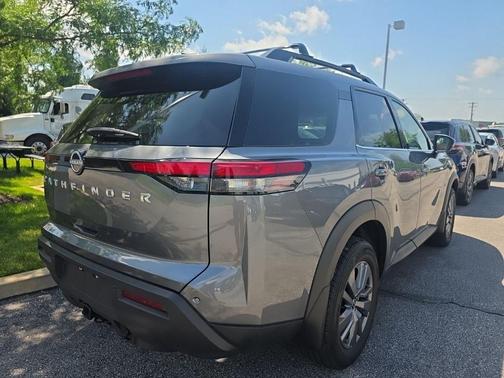 Gun Metallic 2025 Nissan Pathfinder SV