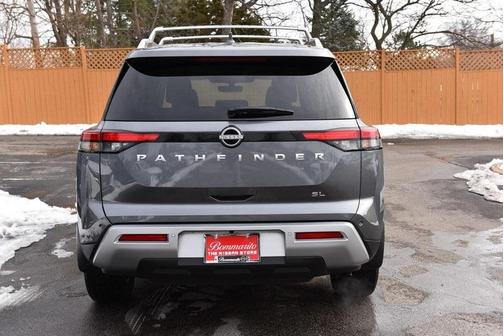 2025 Nissan Pathfinder SL