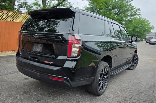 2023 Chevrolet Suburban RST