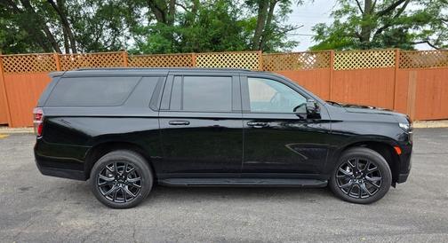2023 Chevrolet Suburban RST