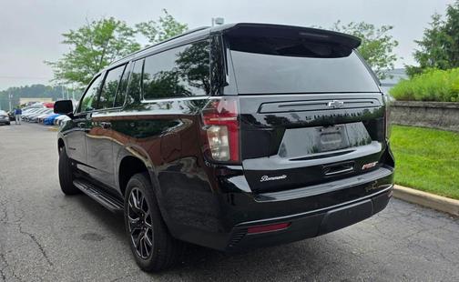 2023 Chevrolet Suburban RST