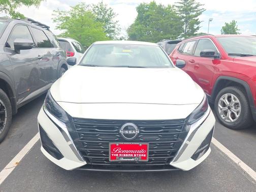 Glacier White 2025 Nissan Altima SV