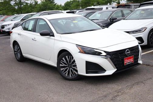 Glacier White 2025 Nissan Altima SV
