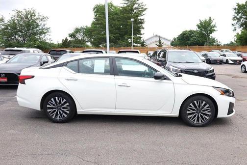 Glacier White 2025 Nissan Altima SV