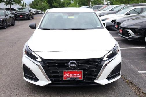Glacier White 2025 Nissan Altima SV