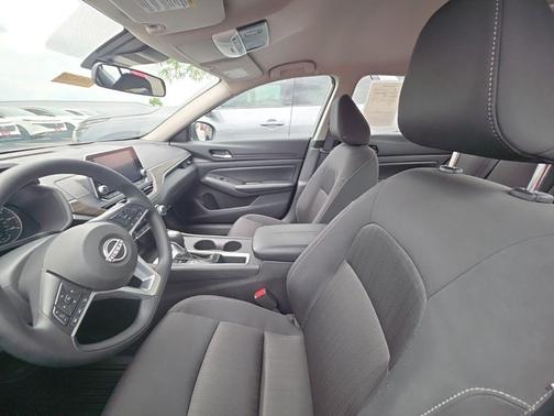 Glacier White 2025 Nissan Altima SV