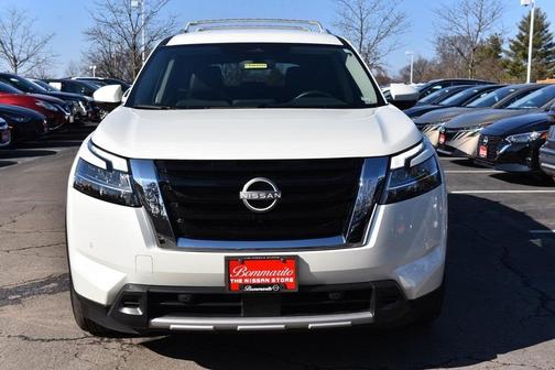 2024 Nissan Pathfinder SL
