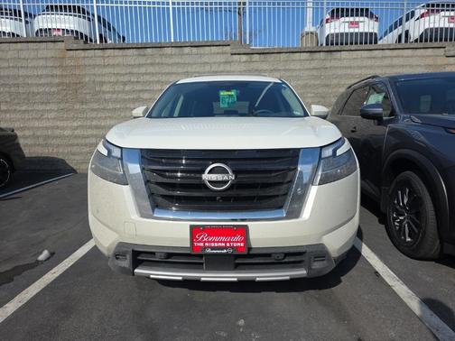 2024 Nissan Pathfinder SL