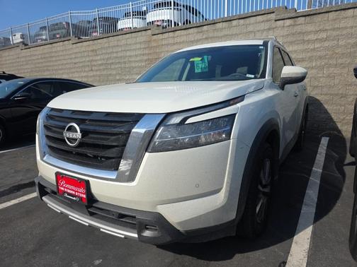 2024 Nissan Pathfinder SL