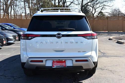 2024 Nissan Pathfinder SL