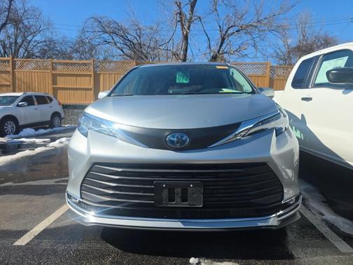 2021 Toyota Sienna XLE