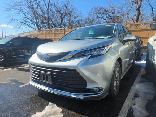 2021 Toyota Sienna XLE