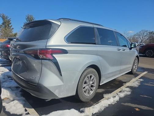 2021 Toyota Sienna XLE