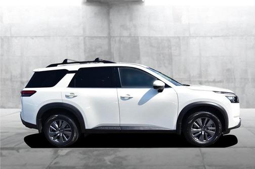 2023 Nissan Pathfinder SV