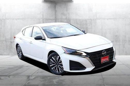Glacier White 2025 Nissan Altima SV