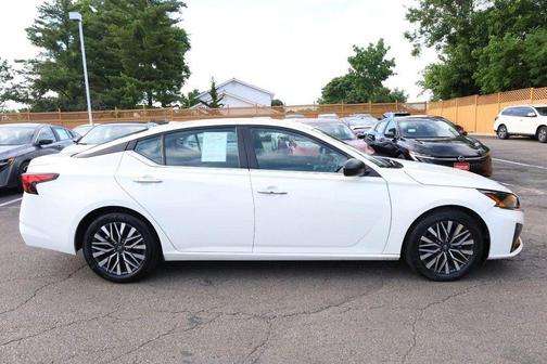 Glacier White 2025 Nissan Altima SV