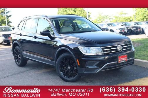 Deep Black Pearl Effect 2018 Volkswagen Tiguan 2.0T SE