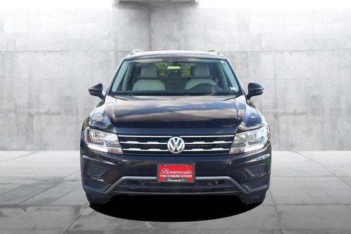 Deep Black Pearl Effect 2018 Volkswagen Tiguan 2.0T SE