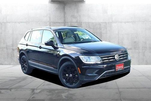 Deep Black Pearl Effect 2018 Volkswagen Tiguan 2.0T SE