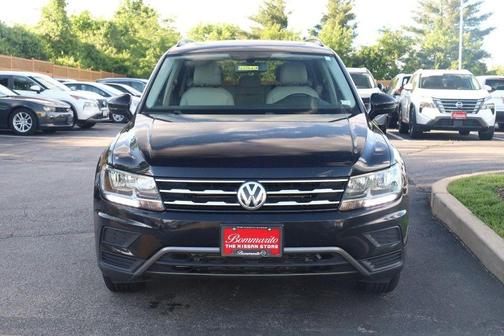 Deep Black Pearl Effect 2018 Volkswagen Tiguan 2.0T SE