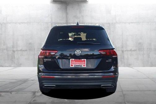 Deep Black Pearl Effect 2018 Volkswagen Tiguan 2.0T SE