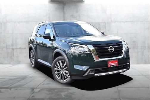 2025 Nissan Pathfinder SL