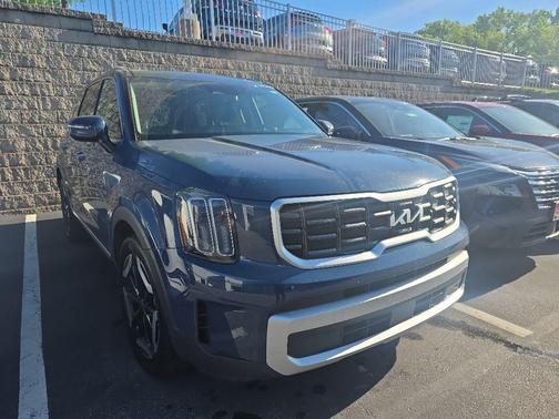 Midnight Black 2025 Kia Telluride S