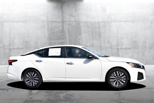 Glacier White 2025 Nissan Altima SV